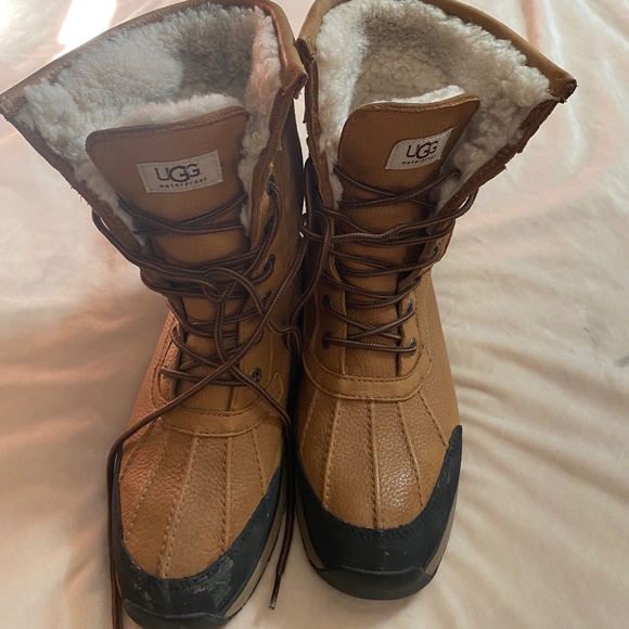Women’s Like new Ugg Adirondack iii boots size 10